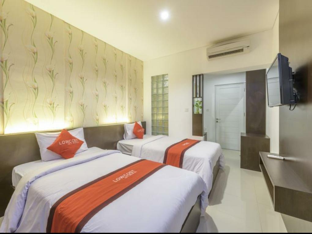 Lowcost Bed & Breakfast Jimbaran  Exterior photo