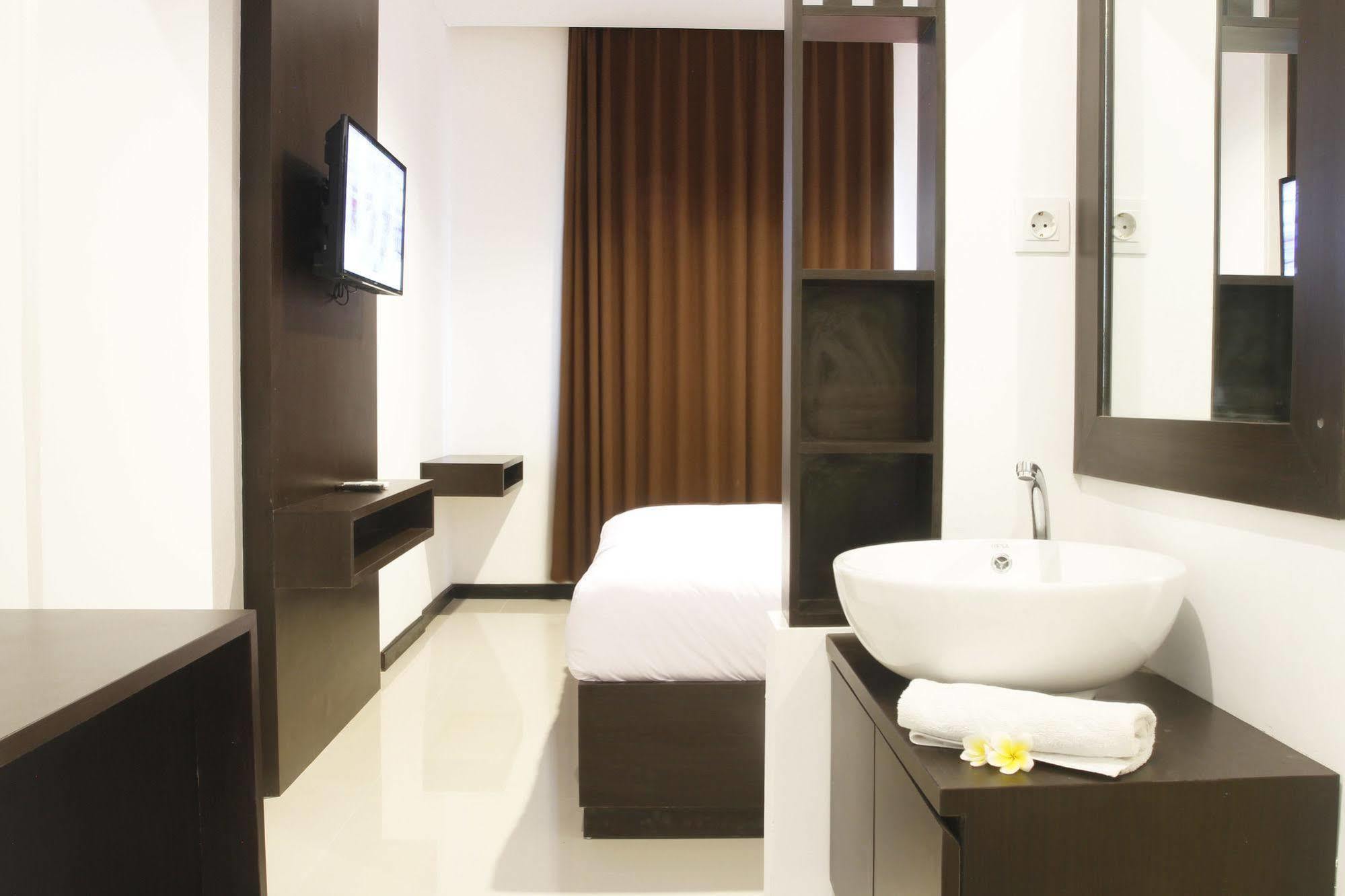Lowcost Bed & Breakfast Jimbaran  Exterior photo