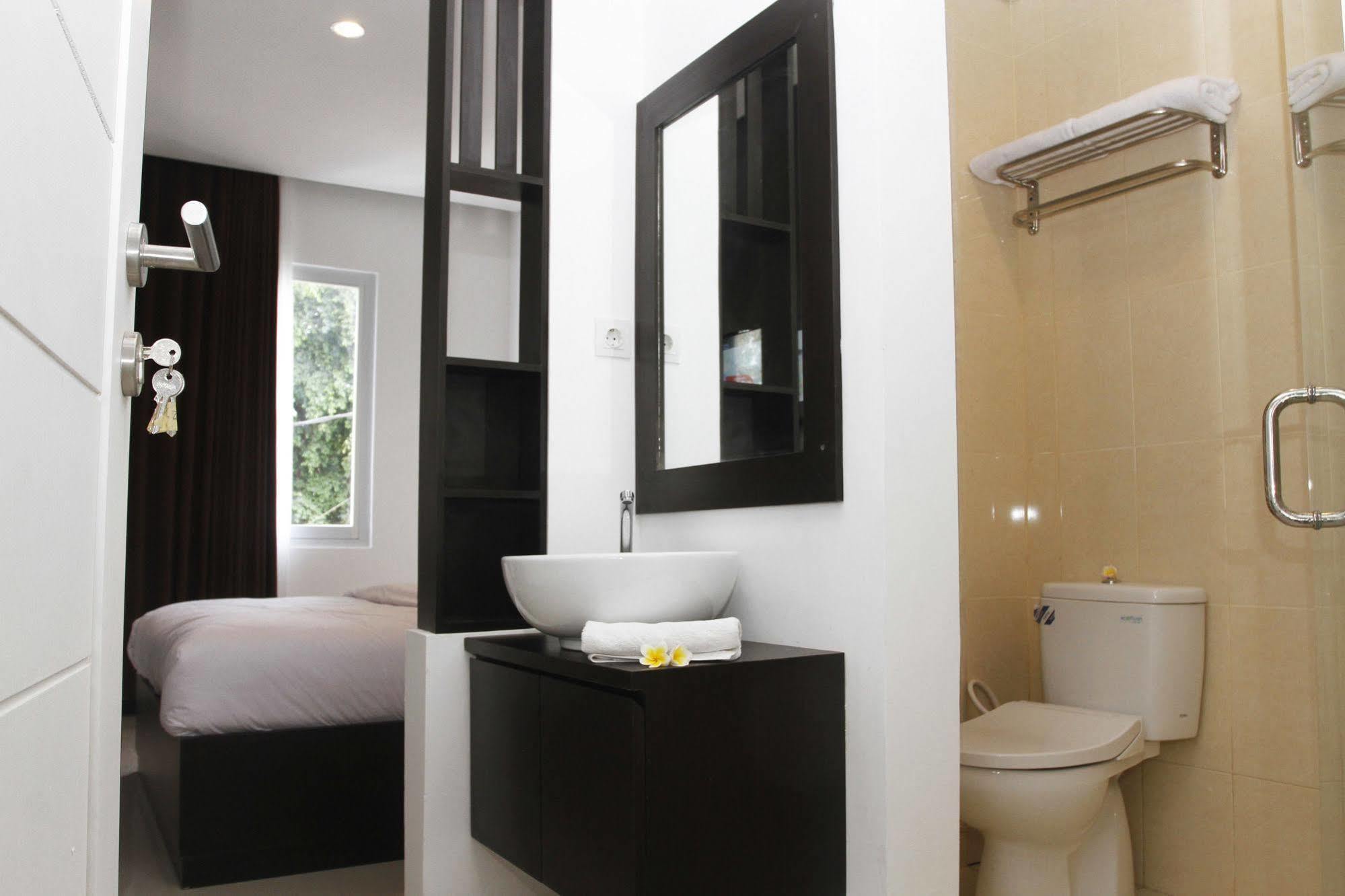 Lowcost Bed & Breakfast Jimbaran  Exterior photo