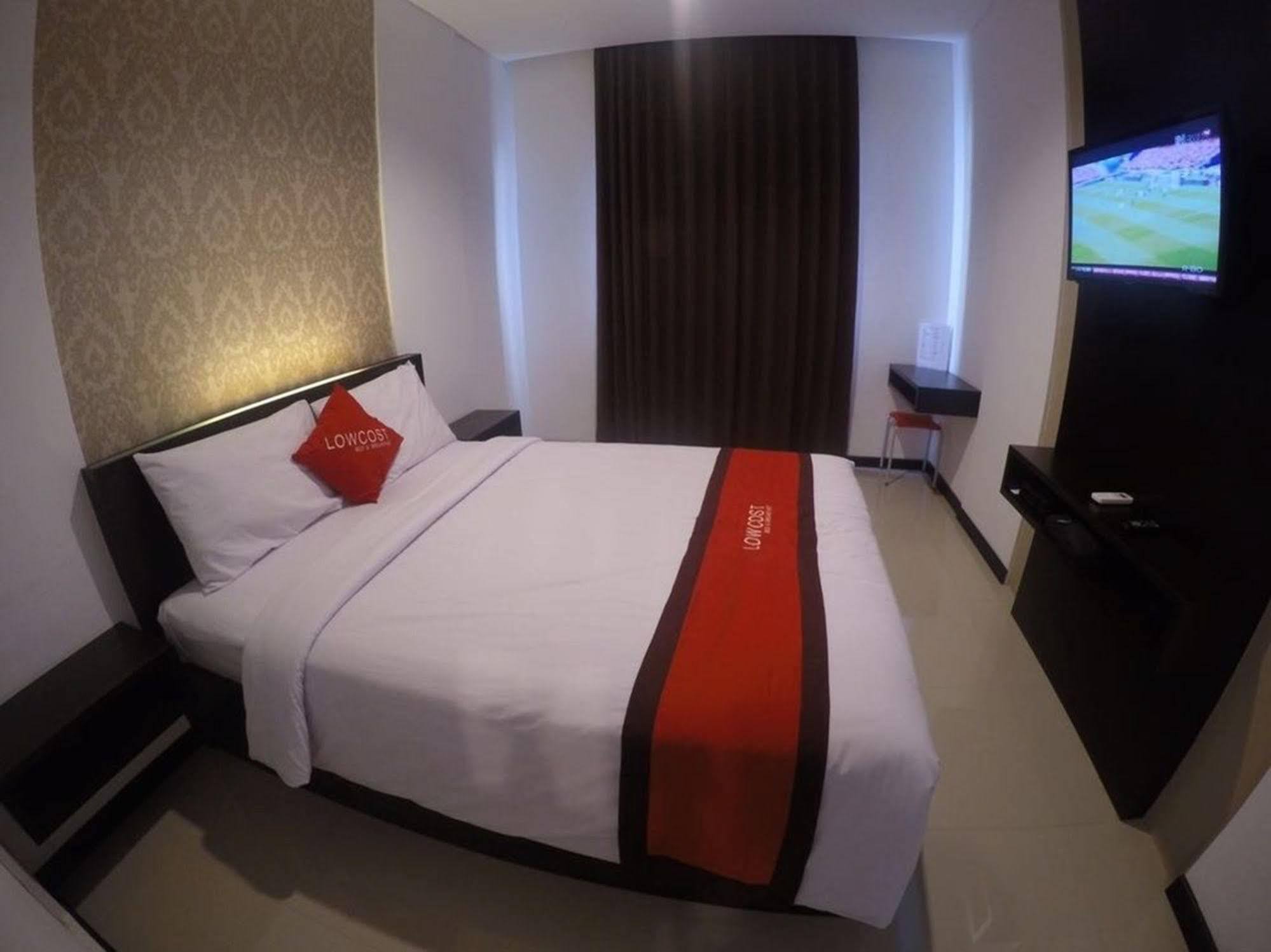 Lowcost Bed & Breakfast Jimbaran  Exterior photo