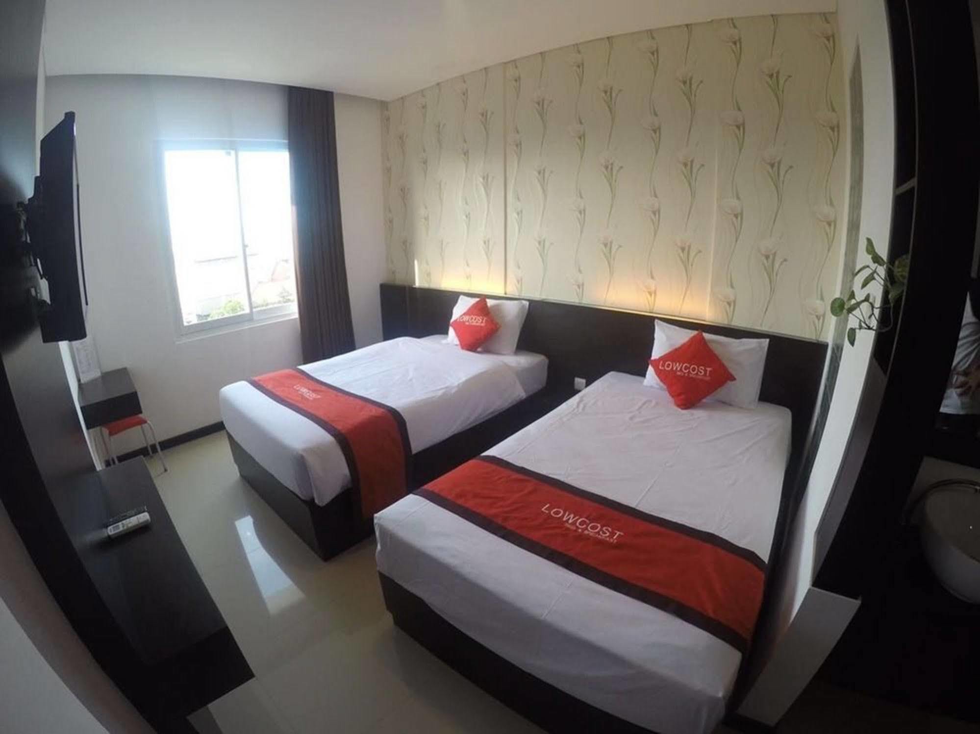 Lowcost Bed & Breakfast Jimbaran  Exterior photo